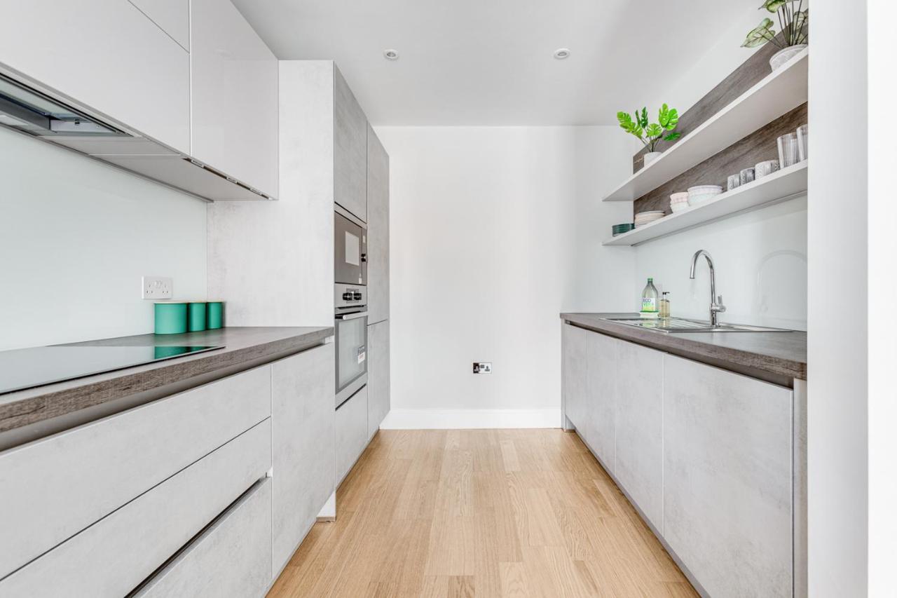 Executive 2 Bedroom Apt City Centre Free Pkg , Wifi By Tent Serviced Apartments Стейнс Экстерьер фото